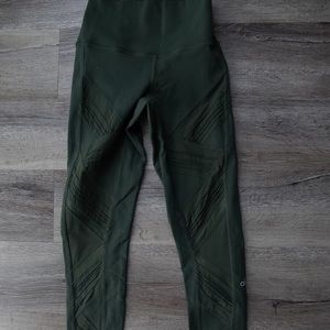 ALO Yoga Ultimate Leggings in Hunter Green